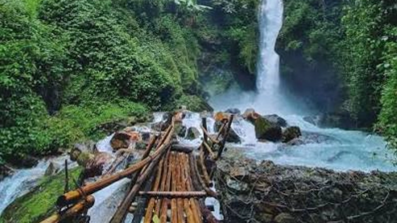 Kanchenjunga Falls