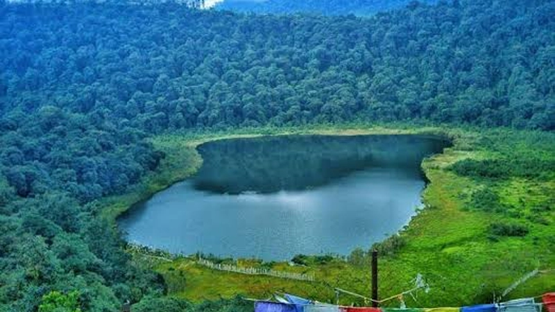Khecheopalri Lake